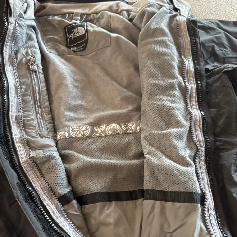 The North Face Women's HyVent Full Zip Jacket‎ - Picture 12 of 12